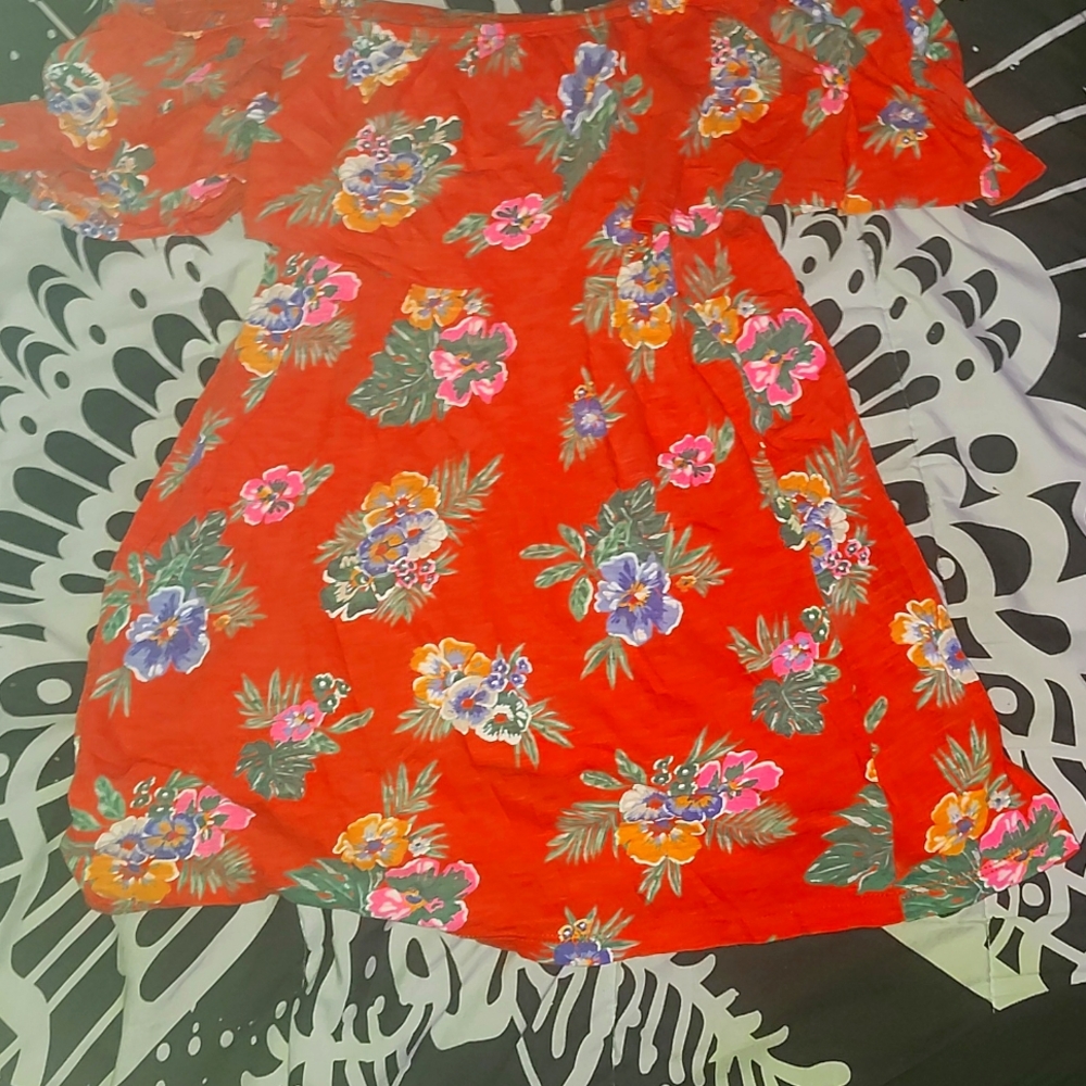 Cute red flowered pattern crop top